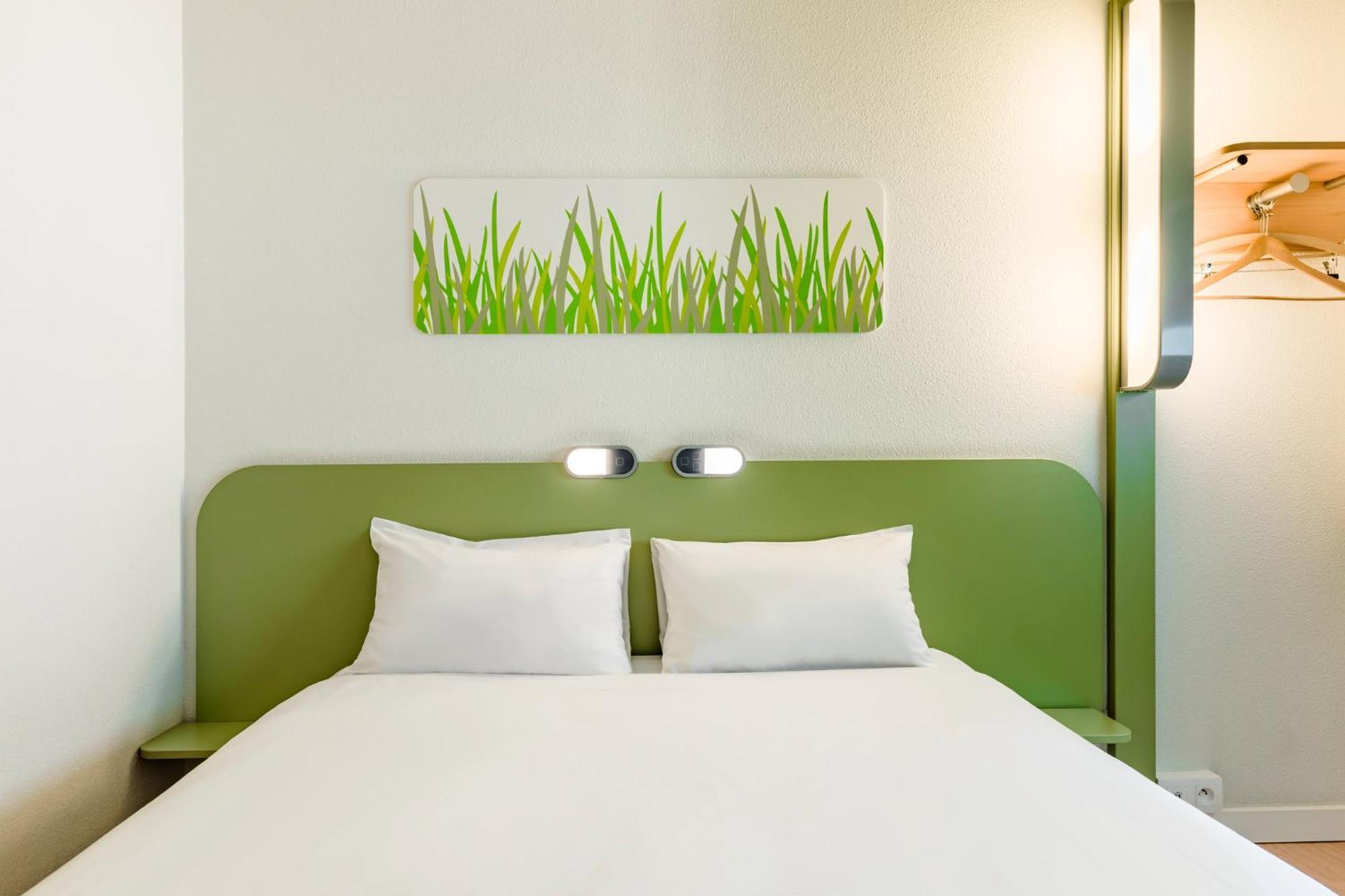 Ibis Budget West Station Hotel *